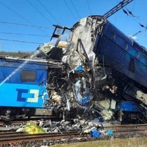 В Чехии столкнулись два товарных поезда: погиб машинист. Фото
