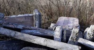 В России вымостили дорогу плитами из братской могилы