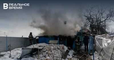 В Казани в Аракчино загорелся частный дом