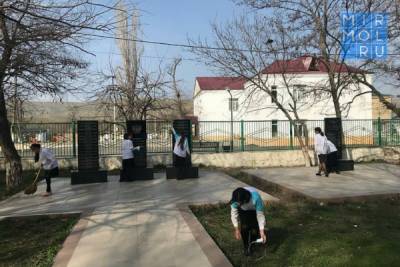 В Карабудахкентском районе начались субботники в рамках месяца уборки