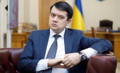 Разумков оценил возможность введения комендантского часа в Украине