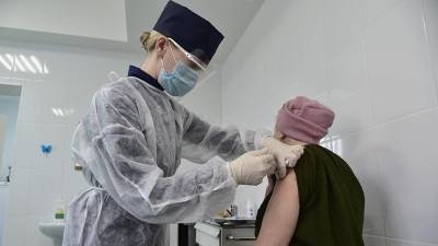 Песков заявил о приоритете граждан России при вакцинации «Спутником V»