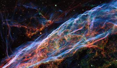 NASA показала новый снимок туманности Вуаль