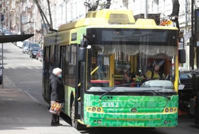 У Зеленского призвали власть Киева оперативно решить проблему с дефицитом спецпропусков на транспорт