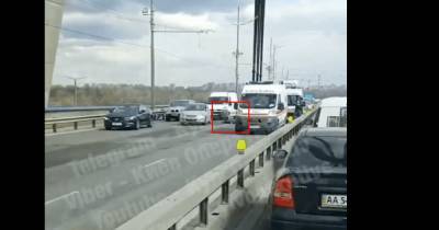 В Киеве мужчина упал с Северного моста (фото, видео)