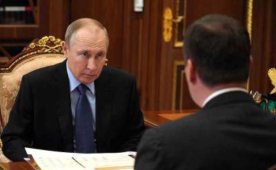 Bloomberg: Путин торопит вакцинацию в России