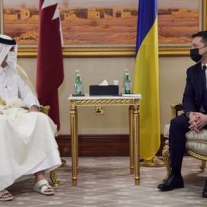 Зеленский во время визита в Катар подписал 13 двусторонних документов
