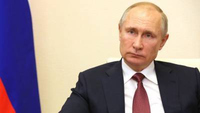 Путин поручил добиться опережающего роста доходов в "отстающих" регионах