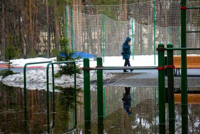 В Екатеринбурге затопило парк, отремонтированный за ₽130 млн. В мэрии говорят, что все в порядке