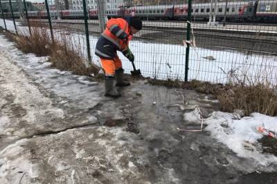 «Служба заказчика» продолжает бороться с талыми водами в Петрозаводске