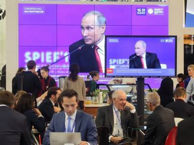 Персонал ПМЭФ 2 недели отсидит на изоляции из-за визита Путина, хотя он привился