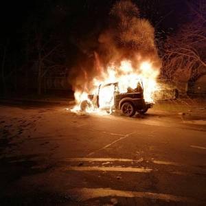 В Мелитополе сгорел автомобиль «Land Rover». Фото