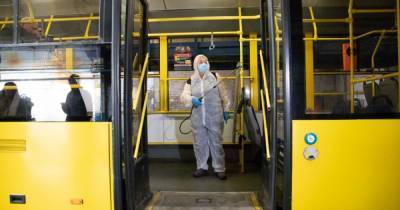Первый день локдауна в Киеве: пробки, пустое метро, торговля спецпропусками и такси втридорога