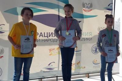Юные спортсмены приняли участие в первенстве Донецка по плаванию