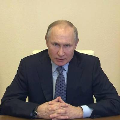 Путин подписал закон о миллионных штрафах за реабилитацию нацизма в сети