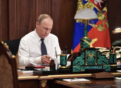 Путин подписал закон об "обнулении" президентских сроков