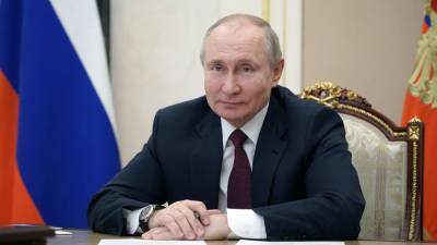 Путин подписал закон, разрешающий ему претендовать еще на два президентских срока