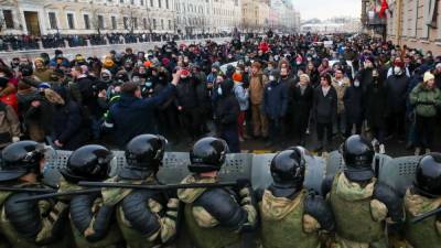 Петербуржца осудили условно за толчок полицейского на митинге