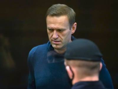 "Сильный кашель и температура": Навальный рассказал о своем состоянии и больных туберкулезом в колонии