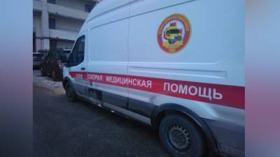 Четыре человека пострадали при столкновении погрузчика и легковушки в Москве