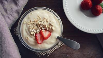Китайские ученые перечислили полезные свойства йогурта