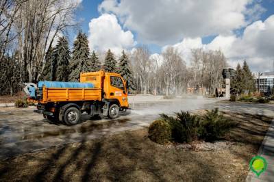 В парках Липецка проходит весенняя уборка
