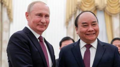 Путин поздравил Нгуен Суан Фука с переизбранием на пост президента Вьетнама