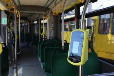 Е-билет уже во Львове: в трамваях установили первые валидаторы