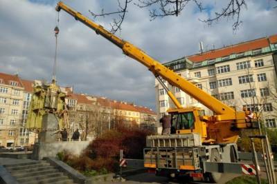 В Чехии назвали снос памятника Коневу и ссору с Россией непростительной ошибкой
