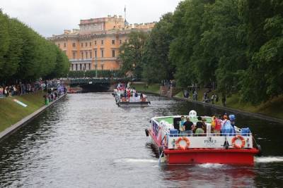 Речных трамваев в Петербурге не будет