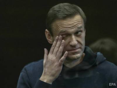 Навальный сообщил, что у него сильный кашель и температура 38,1