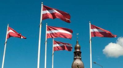 Латвия накажет граждан за показ советской техники