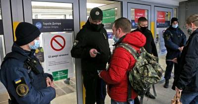 Пустой общественный транспорт, втрое большая цена за такси и масштабные пробки: как Киев встретил ограничения - tsn.ua - Киев - Спецпропуск