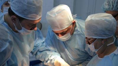 Московские хирурги достали из кишечника пациентки заменивший презерватив пакет
