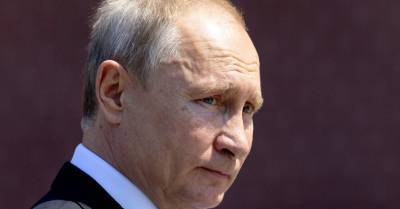 Путин подписал закон, "обнуливший" его президентские сроки