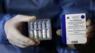 Нехватка вакцины на родине заставила итальянца привиться "Спутником V" в России