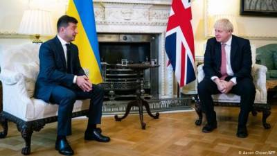 Зеленский обсудил ситуацию на Донбассе с британским премьером