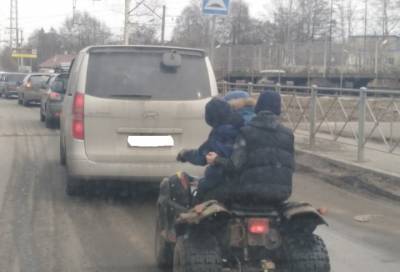 Троих детей на квадроцикле заметили на дороге во Всеволожске