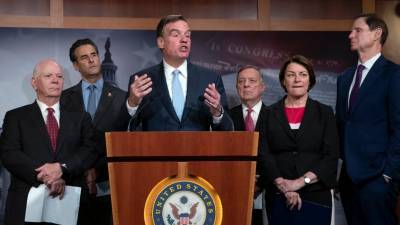 Демократы в Сенате намерены внести изменения в налоговую реформу Трампа