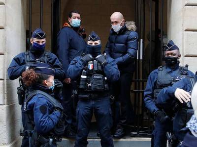 Парижская полиция расследует подпольные вечеринки с участием министров