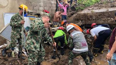 В Колумбии три человека погибли в результате обрушении стены на дом