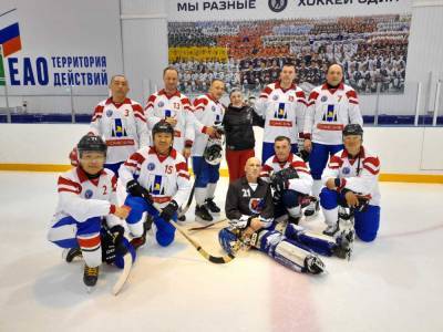 Сахалинские хоккеисты завоевали бронзу на ветеранском турнире в Биробиджане
