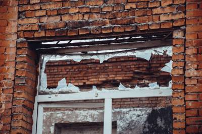 Балкон в квартире многодетной семьи из Омска внезапно рухнул