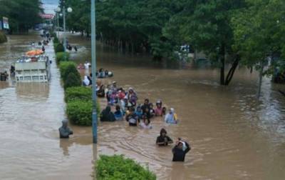 В Индонезии продолжает стремительно расти количество жертв наводнения и мира