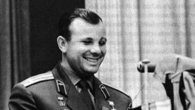 Ракета "Союз" с портретом Гагарина готовится к запуску на Байконуре