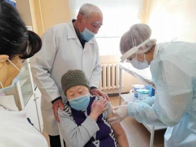 Узбекистанцы вакцинируются впечатляющими темпами