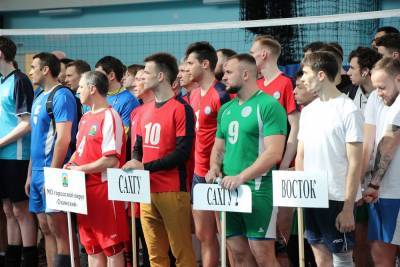 В Южно-Сахалинске провели турнир по волейболу памяти Николая Ельченинова