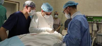 Томские хирурги ОКБ прооперировали годовалого ребенка с редкой аномалией​ уха