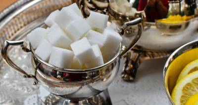 "Нельзя поощрять детей с помощью сладкого": диетолог о допустимой норме сахара
