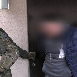 Спецназ в Виннице задержал мужчину, угрожавшего взорвать дом. Фото. Видео